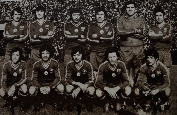 Ca şi la echipa de club, Nicolae Pescaru în mijlocul primului rând. Singura fotografie de grup "tricoloră" a carierei sale. România '70 vs. România '80, martie 1980